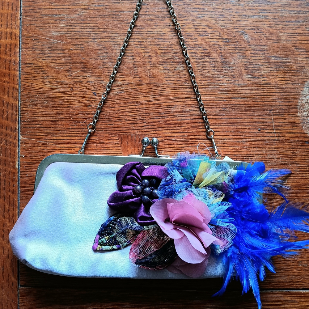 Elegant Floral Clutch with Chain Strap